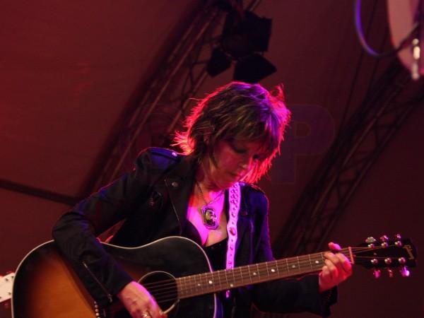 04-A0.00-BurgGrB-Lucinda Williams_D-3100-20090705_001314-IMG_7735-4a.jpg